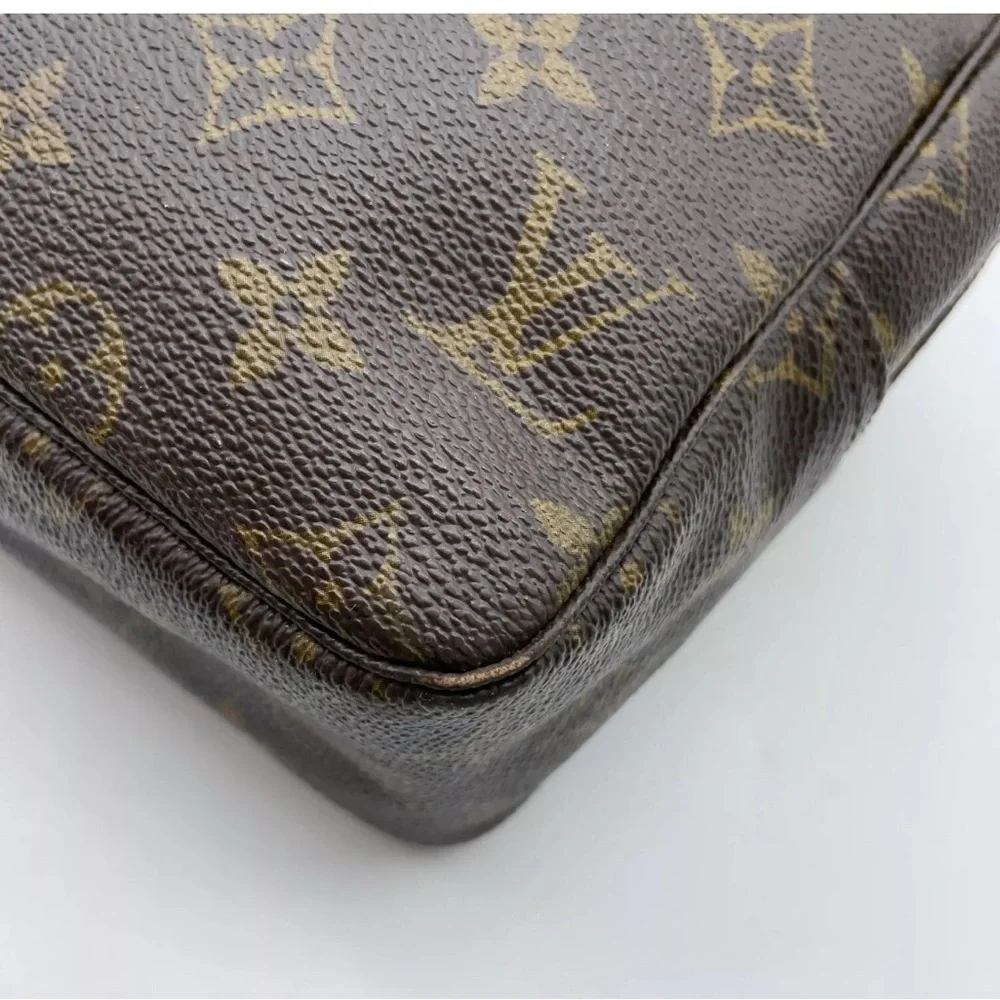 Authentic Louis Vuitton Monogram Trousse Toilette 28 Pouch